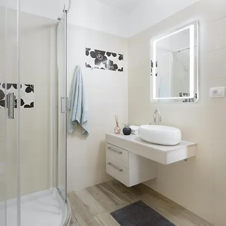 Elia In Nova Vas - Haus Fuer 8-10 Personen *