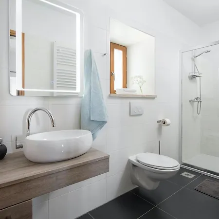 Elia In Nova Vas - Haus Fuer 8-10 Personen Villa *