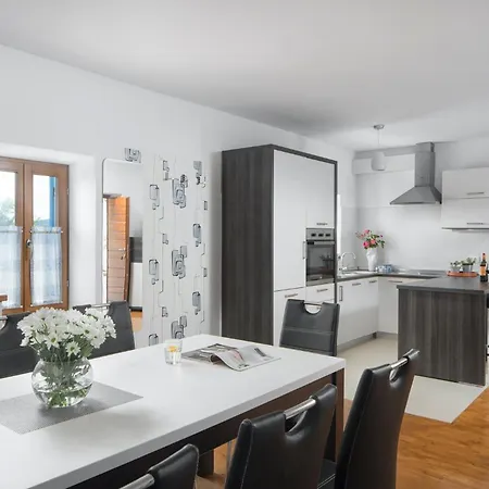 Elia In Nova Vas - Haus Fuer 8-10 Personen *