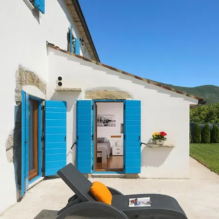 Elia In Nova Vas - Haus Fuer 8-10 Personen