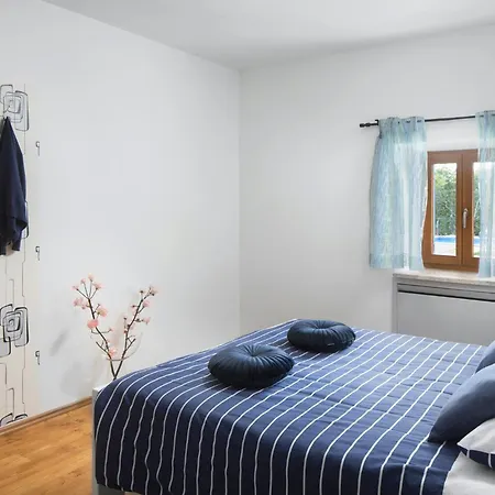 Villa Elia In Nova Vas - Haus Fuer 8-10 Personen *