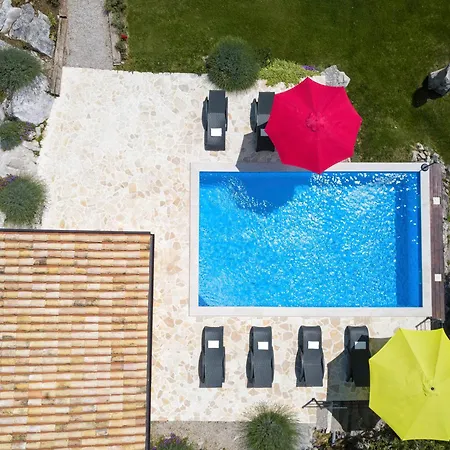 Villa Elia In Nova Vas - Haus Fuer 8-10 Personen *